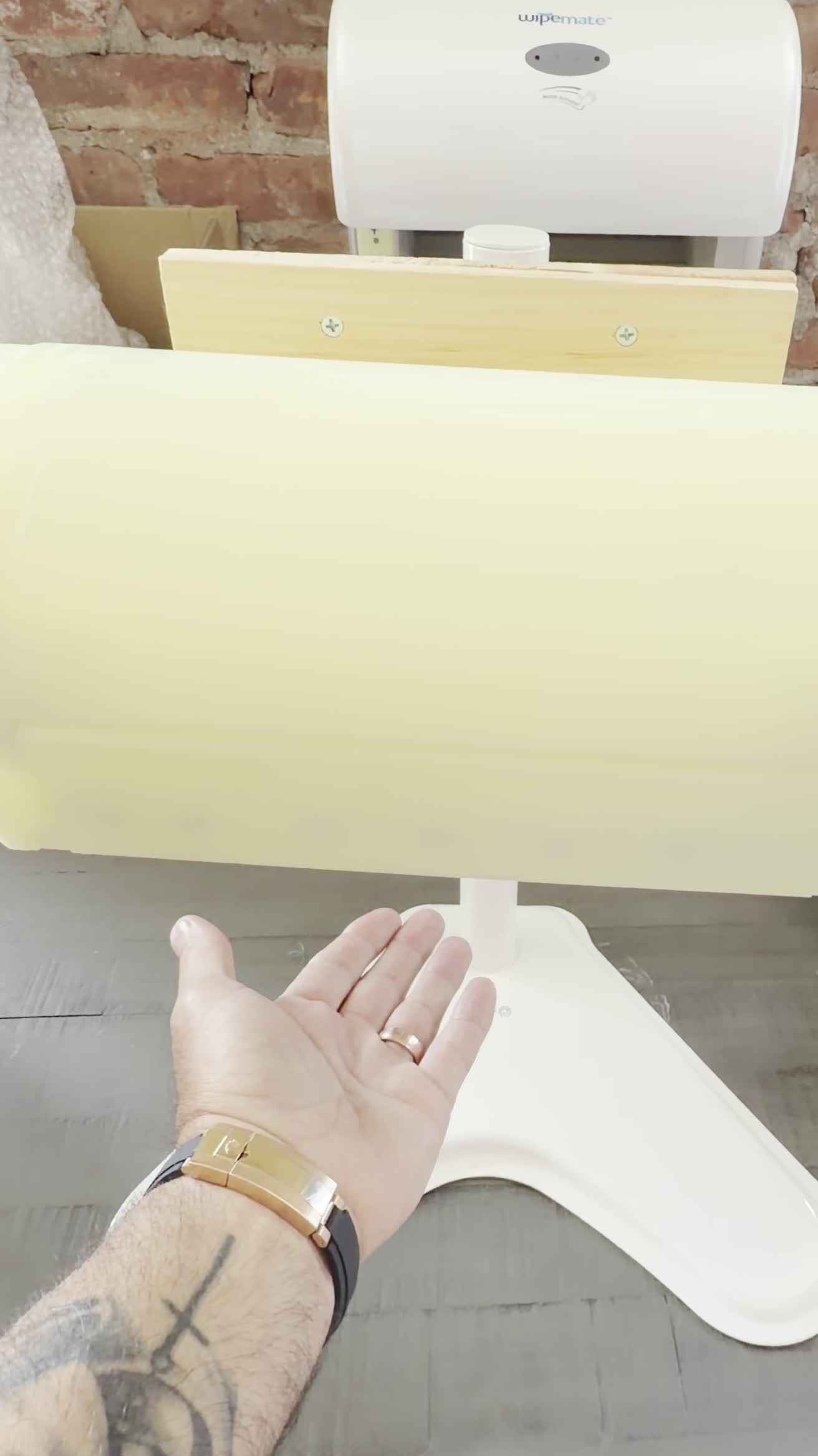 Still from the original yellow Wipemate prototype demonstration